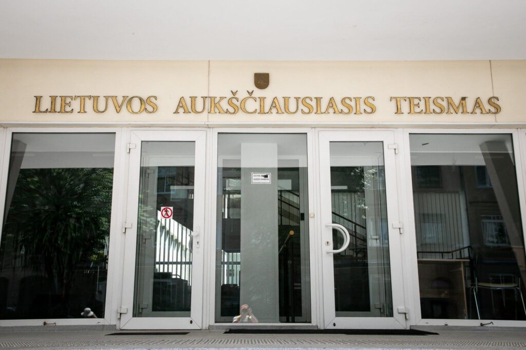 Lietuvos Aukščiausiasis Teismas (LAT) priėmė nagrinėti už bandymą nusipirkti kūdikį nuteistos advokatės gynėjos skundą, kuriuo ji siekia panaikinti apkaltinamąjį nuosprendį jos atžvilgiu.