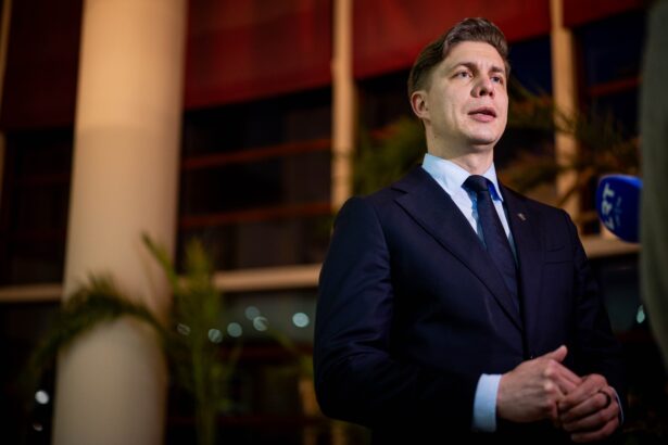 Apie Gintauto Palucko svarstymus dėl neegzistuojančios jo paties politinės ateities jau anksčiau užsiminęs Lietuvos socialdemokratų partijos (LSDP) pirmininkas Mindaugas Sinkevičius teigia – ekspremjero pasitraukimas iš politinio lauko būtų palankiausias scenarijus partijai. 