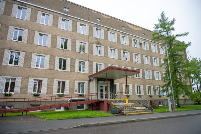 Panevėžio savivaldybei nepavykus už europinę paramą pastatyti mieste dienos centro, kuriame sunkūs ligoniai būtų slaugomi nuo ryto iki vakaro, statybų planuoja imtis Palaikomojo gydymo ir slaugos ligoninė.