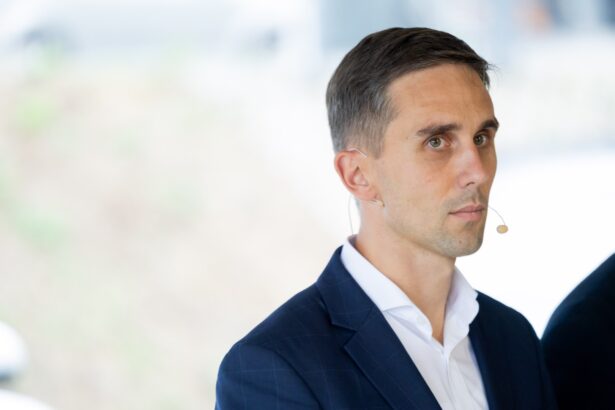 SEB banko vyriausiojo ekonomisto Tado Povilausko manymu, iki šių metų pabaigos iš antros pakopos pensijų fondų gali būti atsiimta dar apie 0,9 mlrd. eurų, bendras pasitraukusių skaičius išaugti iki 50 proc.
