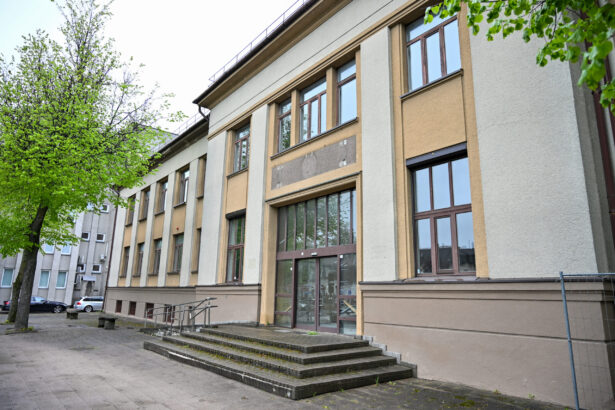 Prieš keletą metų parduotas Panevėžio centrinio pašto pastatas Respublikos gatvėje rengiamas naujam gyvenimui.