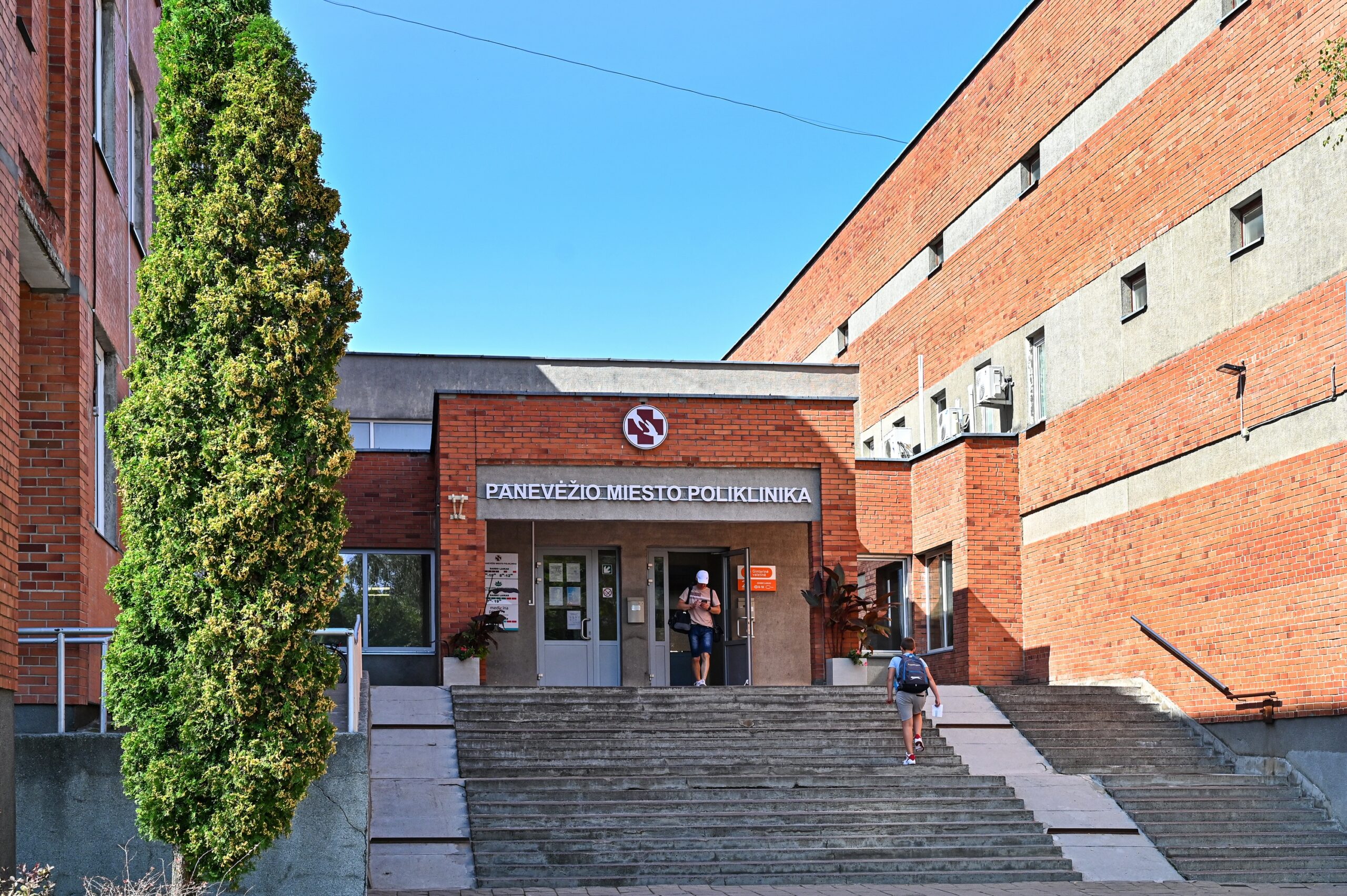 Panevėžio poliklinikoje didžiausias pacientų, kuriems reikalingos sveikatos pažymos į mokyklą ar darželį, antplūdis paprastai pajuntamas vasaros pabaigoje. G. KARTANO nuotr.