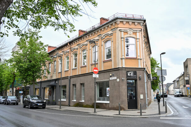 Panevėžio fotografijos galerijoje nauja paroda „Kelyje“ kviečia leistis į ne visada tiesų, tačiau prasmingą maršrutą per asmenines istorijas, kultūrinę atmintį ir sapnų pasaulį.