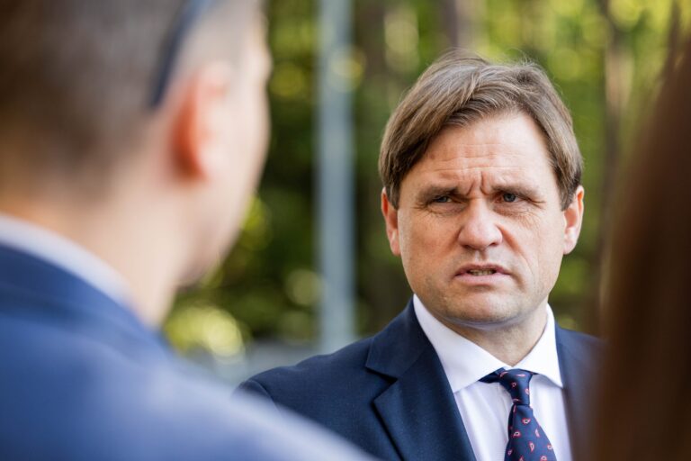 Vilniaus apskrityje šeštadienį pranešus apie galimą oro pavojų, o vėliau jį atšaukus, Nacionalinių krizių valdymo centro (NKVC) vadovas Vilmantas Vitkauskas rekomenduoja gyventojams išlikti budriais, mat objektų gali pasikartoti ir daugiau.