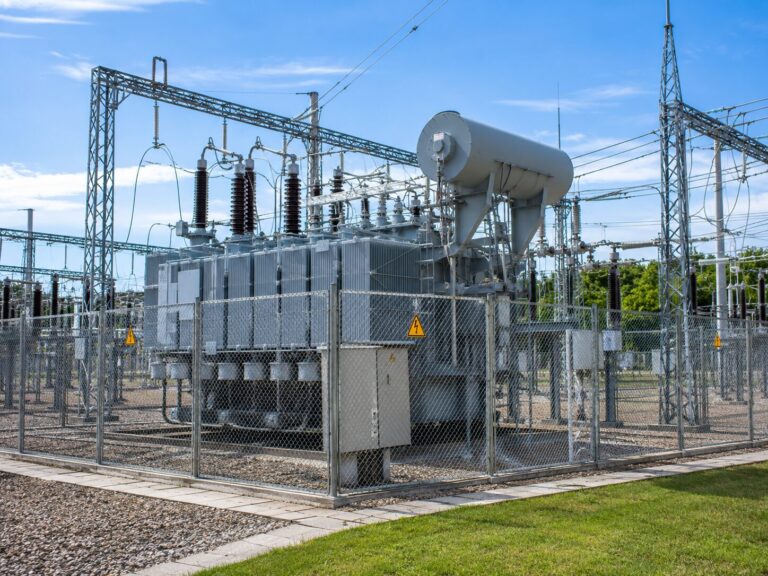 Maždaug valandai sutrikęs elektros tiekimas antradienį sukėlė nemažą sumaištį Panevėžyje ir jo apylinkėse.