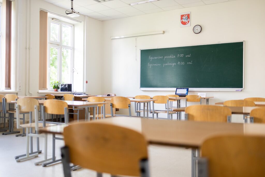 Nors šių metų valstybinių brandos egzaminų sesiją dėl užduočių kokybės ir vertinimo tvarkos lydėjo kritikos banga, galutiniai rezultatai ne tokie pesimistiniai.