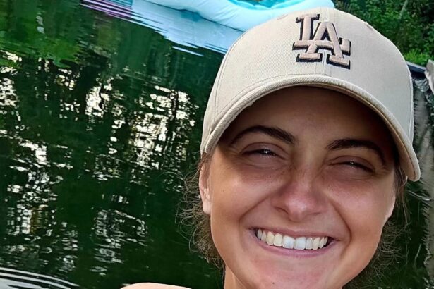 „Ryte atsikeliu ir nežinau, kur miegosiu vakare“, – šypsosi 27-erių panevėžietė Amanda Valonytė. Jos tikslas atrodo beprotiškas – per trejus metus apeiti aplink pasaulį.
