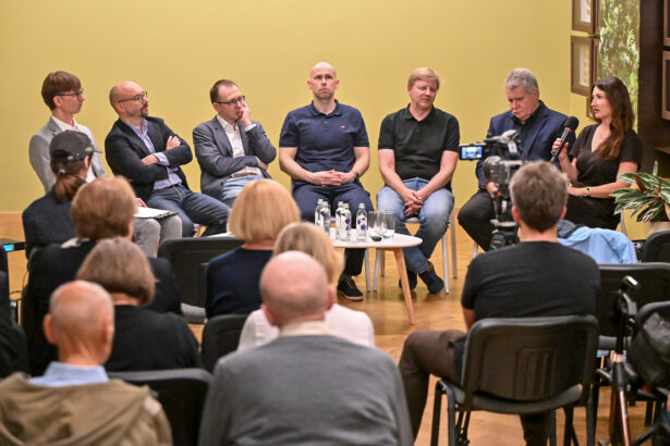 Panevėžio kraštotyros muziejuje šiandien surengtas Baltijos kelio 37-osioms metinėms ir Europos dienai stalinizmo ir nacizmo aukoms atminti skirtas forumas-diskusija „Neprognozuojamas pasaulis: galios, vertybės ir nauji globalūs naratyvai“.