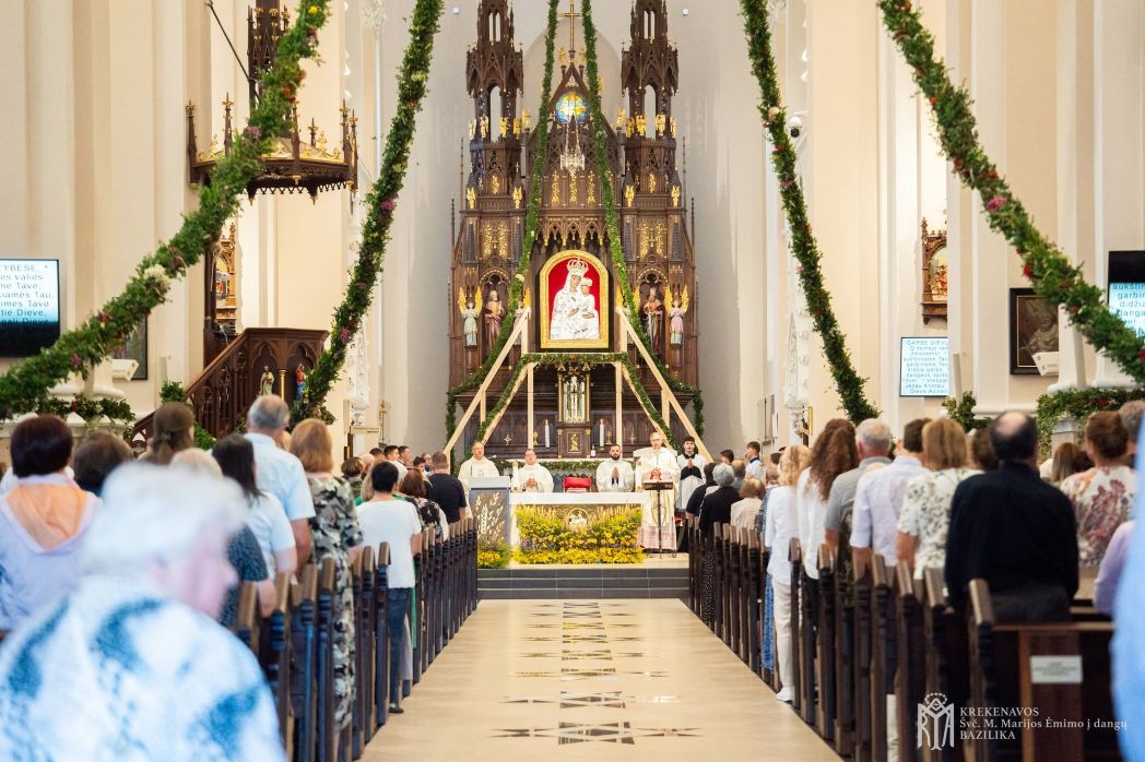 Tarpukariu iš Panevėžio į atlaidus Krekenavoje giedodamos eidavo ištisos procesijos maldininkų. Dabar atlaidų tradicija irgi gyva – nors ir įgavusi kiek kitokias formas, tačiau puoselėjama vietos bendruomenių.