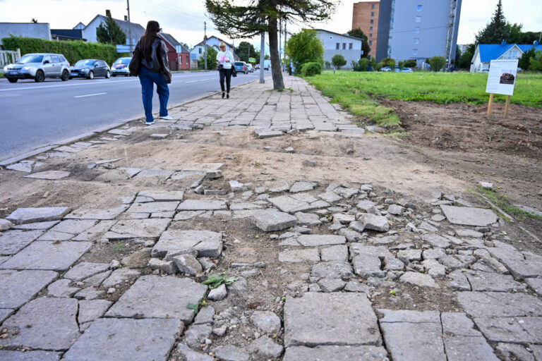 Smėlynės gatvės šaligatvis