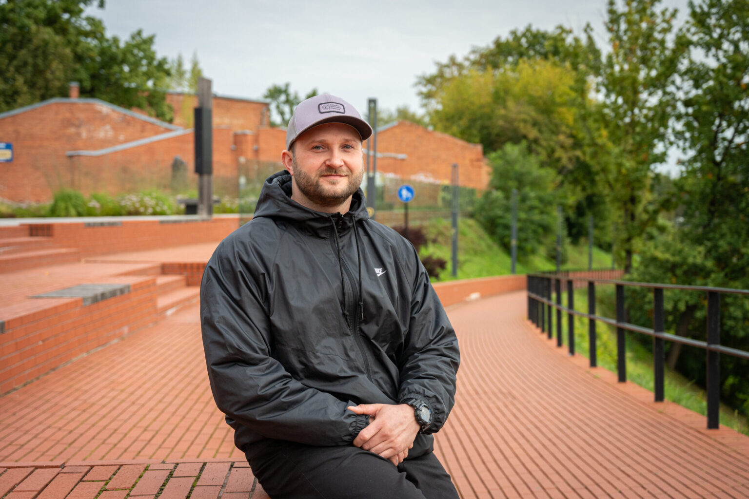 Kai vieno Kauno viešbučio virtuvėje lupo svogūnus, Arnas Ševiakovas, geriau visiems panevėžiečiams žinomas kaip Selecta, suprato, kad tai jam – beveik meditacija. Kai Londone pirmąkart atsidūrė aukšto lygio restorano virtuvėje su kalafioru rankose vietoj prašyto brokolio, suvokė, kad pateko į visai kitą pasaulį.