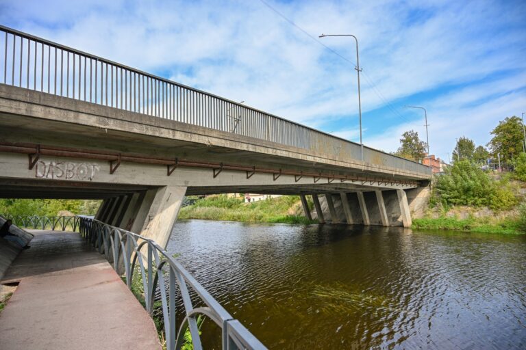 Panevėžyje įpusėjus Nemuno g. tilto remontui bei rengiantis dar šį rudenį pradėti tvarkyti Pramonės g. viaduką, jau planuojamas ir dar vieno tilto remontas.